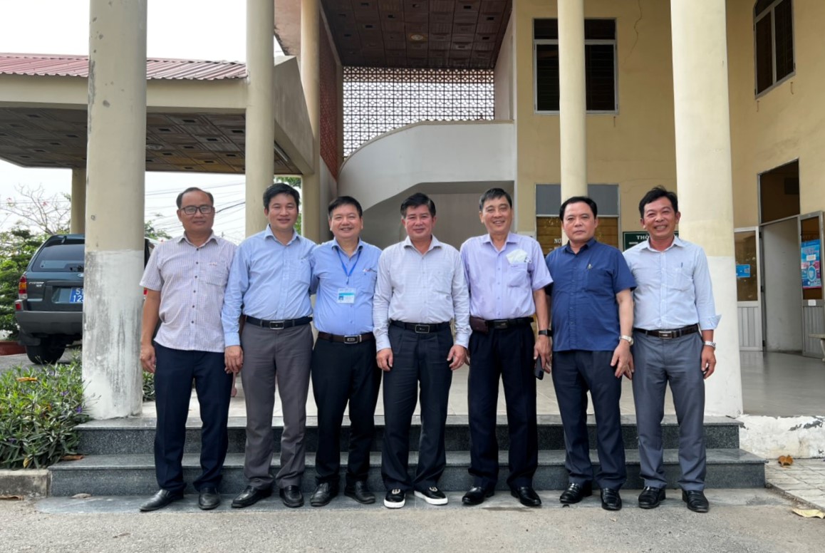 Lãnh đạo Cục Đường thủy nội địa Việt Nam thăm và làm việc tại Trường